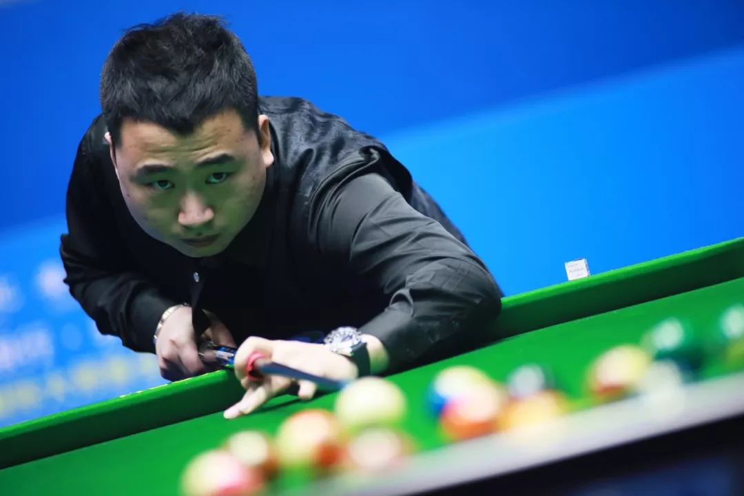 其足球迈入 其足球迈入